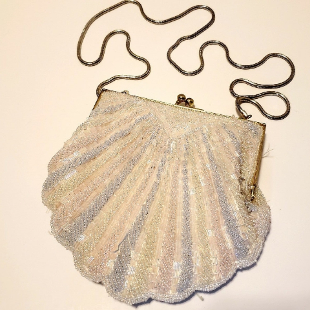 Magid clam Beaded White Vintage Clutch Purse